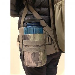 https://www.blackovis.com/media/catalog/product/cache/369beebbd92e54bdf31d0e41d1ded1bf/b/e/bend-able-backpack-water-bottle-holder---2.jpg